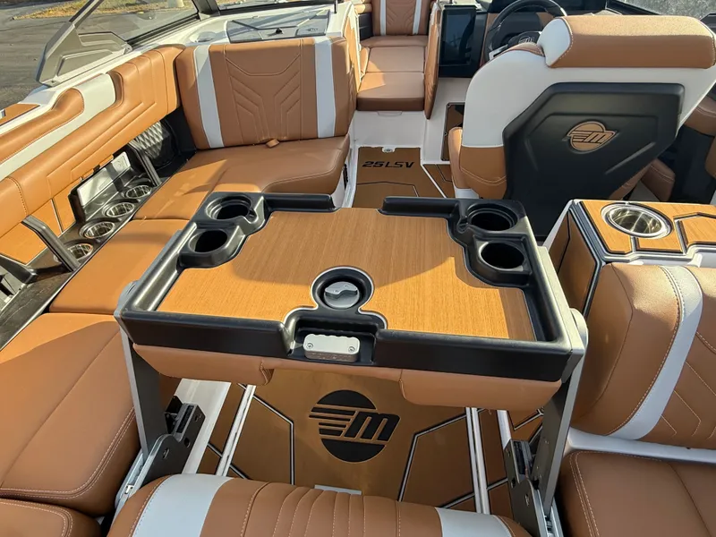 Slide: The Image of Malibu Wakesetter 25 LSV 2026 - 17