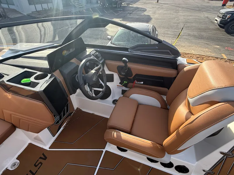 Slide: The Image of Malibu Wakesetter 25 LSV 2026 - 18