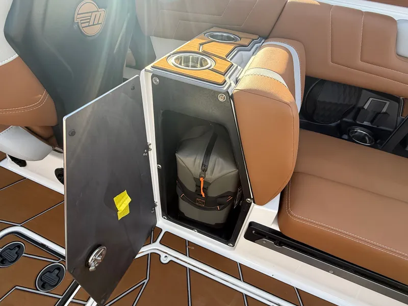 Slide: The Image of Malibu Wakesetter 25 LSV 2026 - 20