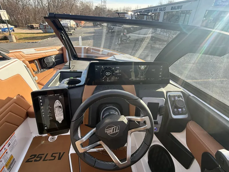 Slide: The Image of Malibu Wakesetter 25 LSV 2026 - 21