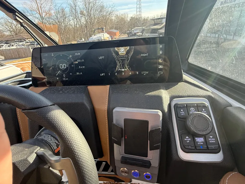 Slide: The Image of Malibu Wakesetter 25 LSV 2026 - 23