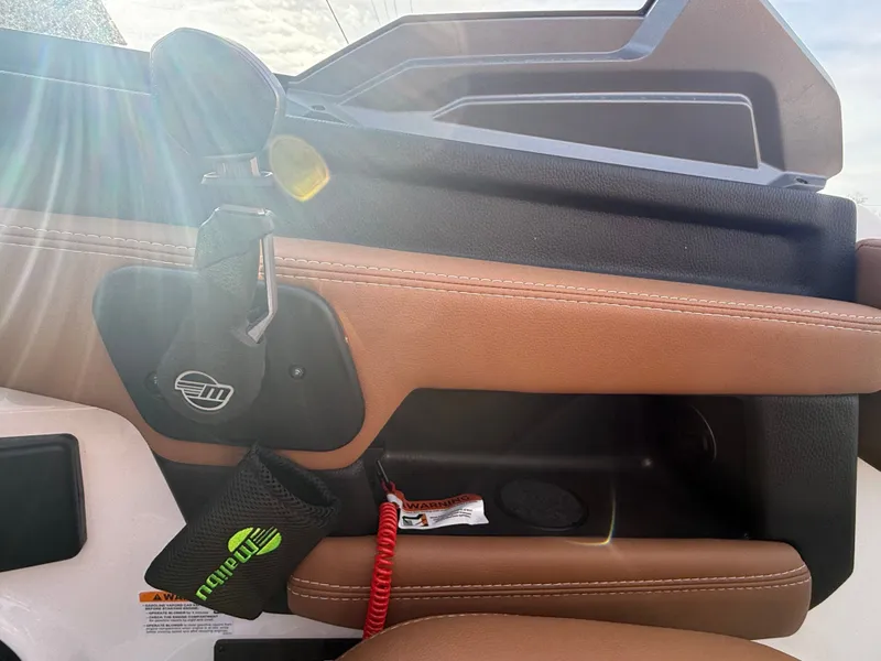 Slide: The Image of Malibu Wakesetter 25 LSV 2026 - 24