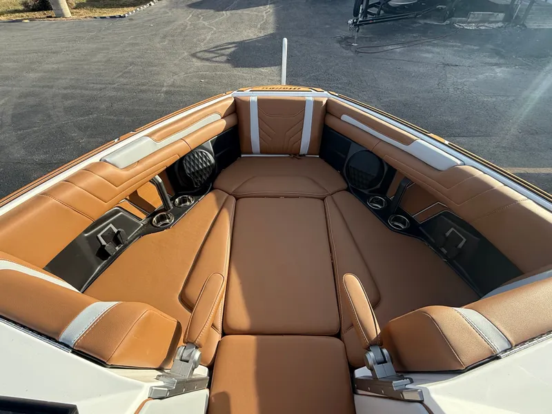 Slide: The Image of Malibu Wakesetter 25 LSV 2026 - 25