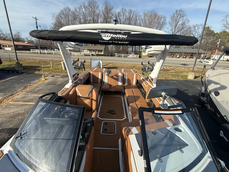 Slide: The Image of Malibu Wakesetter 25 LSV 2026 - 27