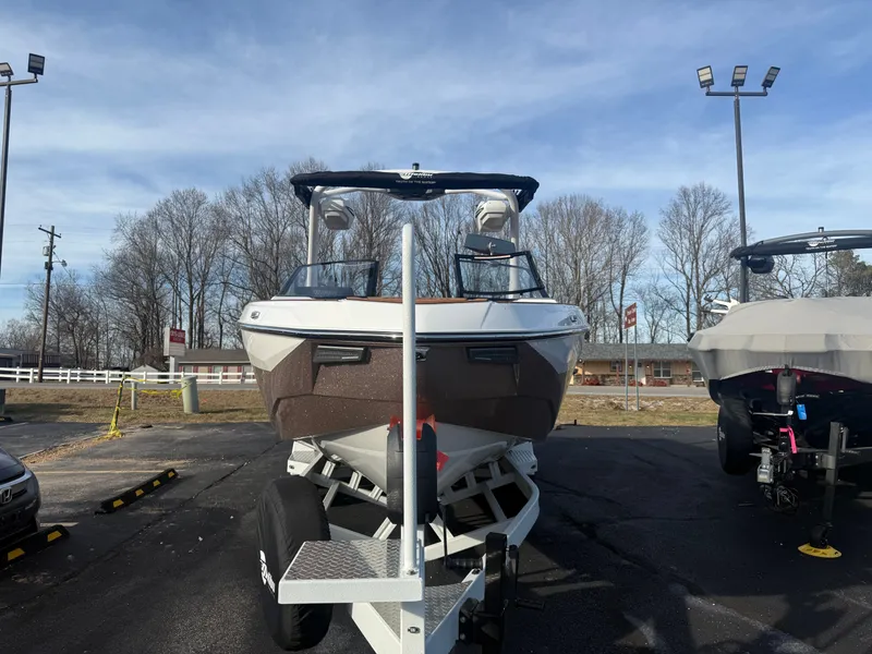 Slide: The Image of Malibu Wakesetter 25 LSV 2026 - 3