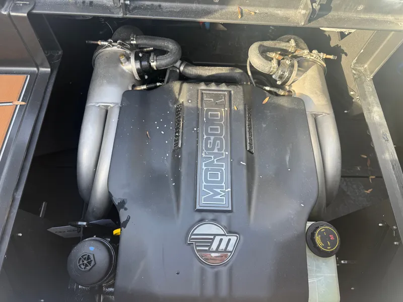 Slide: The Image of Malibu Wakesetter 25 LSV 2026 - 31