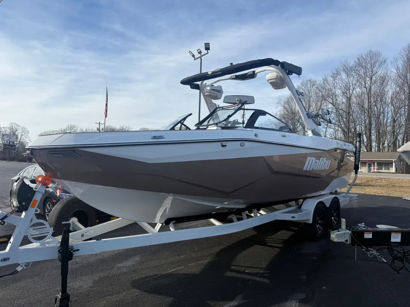 Slide: The Image of Malibu Wakesetter 25 LSV 2026 - 4