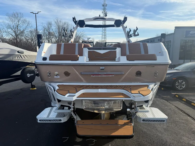 Slide: The Image of Malibu Wakesetter 25 LSV 2026 - 7