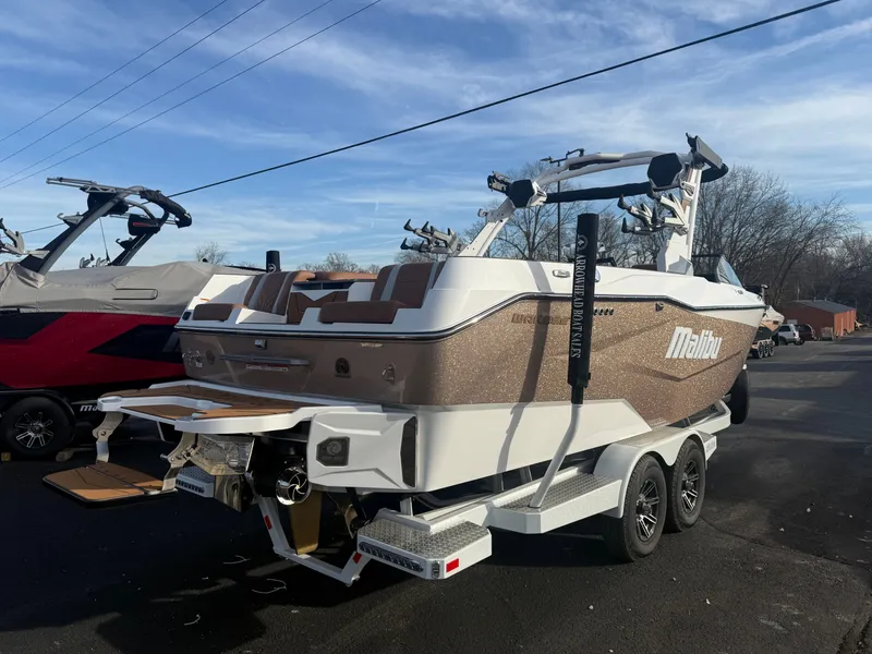 Slide: The Image of Malibu Wakesetter 25 LSV 2026 - 8