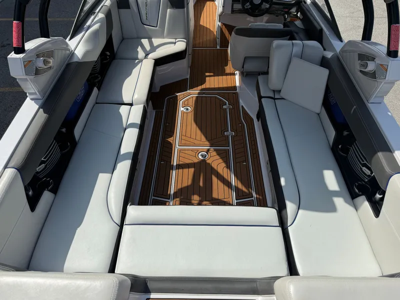 Slide: The Image of Nautique G25 2015 - 11