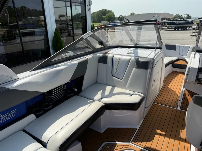 Slide: The Image of Nautique G25 2015 - 14