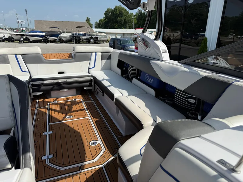 Slide: The Image of Nautique G25 2015 - 25