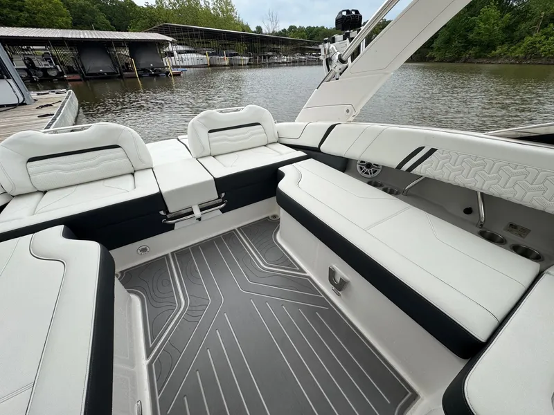 Slide: The Image of Regal LS9 Surf 2025 - 19