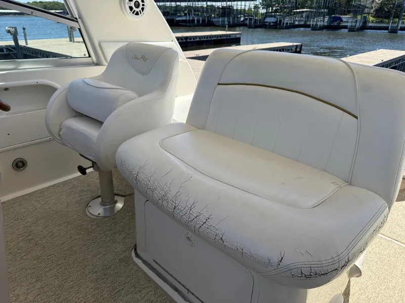 Slide: The Image of Sea Ray Sundancer 310 1999 - 15