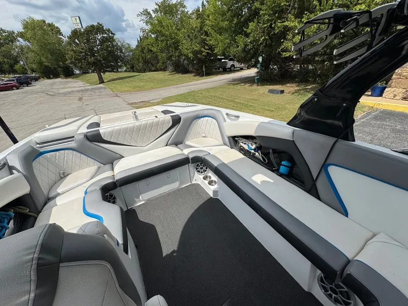 Slide: The Image of Tigé RZ4 2015 - 10