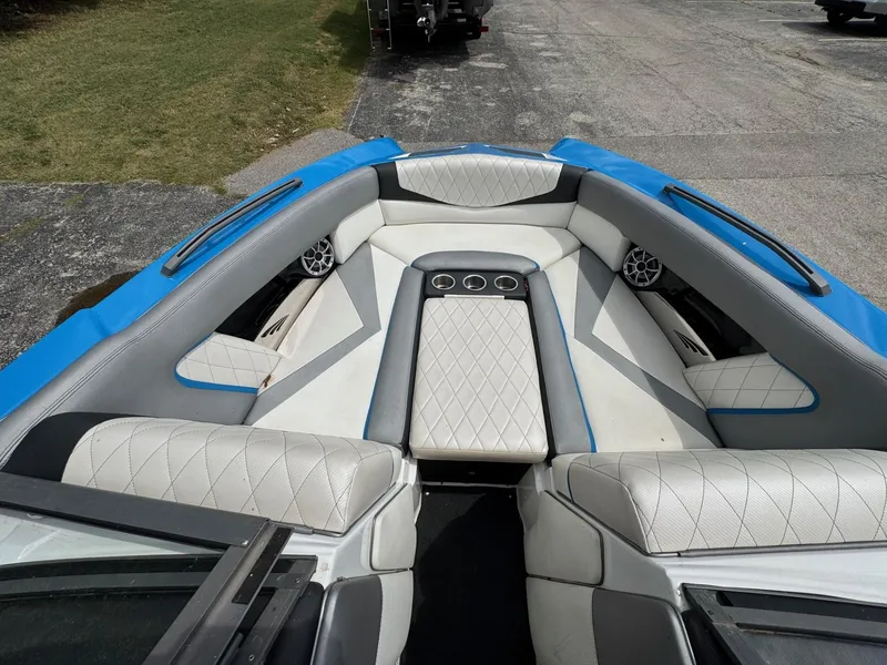 Slide: The Image of Tigé RZ4 2015 - 15