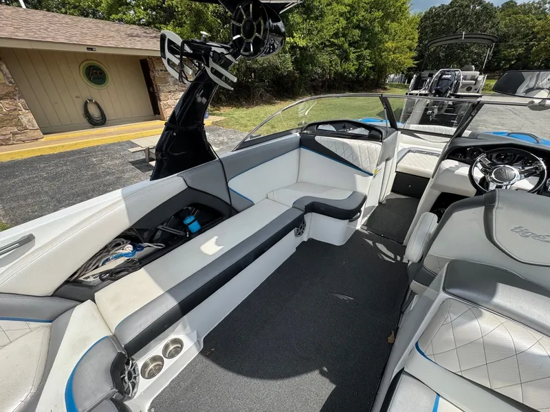 Slide: The Image of Tigé RZ4 2015 - 7