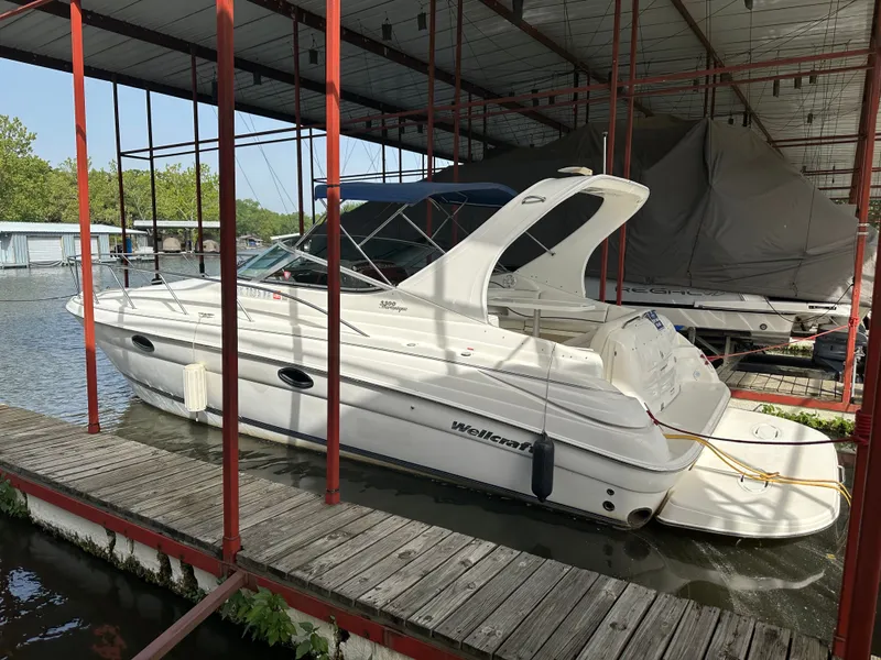 The Image of Wellcraft 3300 Martinique 2002 - 1