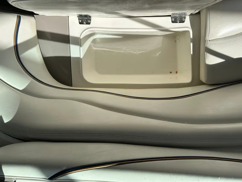 Slide: The Image of Wellcraft 3300 Martinique 2002 - 11