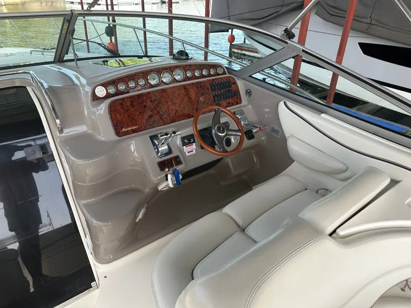 Slide: The Image of Wellcraft 3300 Martinique 2002 - 12