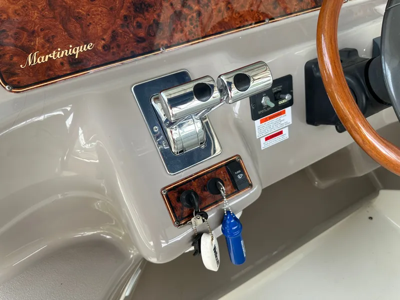 Slide: The Image of Wellcraft 3300 Martinique 2002 - 13