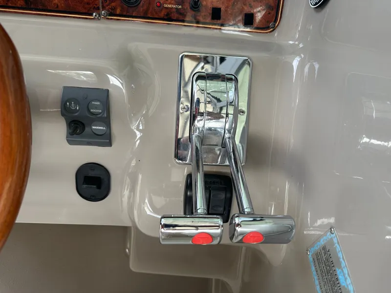 Slide: The Image of Wellcraft 3300 Martinique 2002 - 14