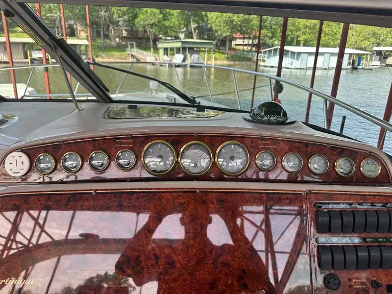 Slide: The Image of Wellcraft 3300 Martinique 2002 - 16
