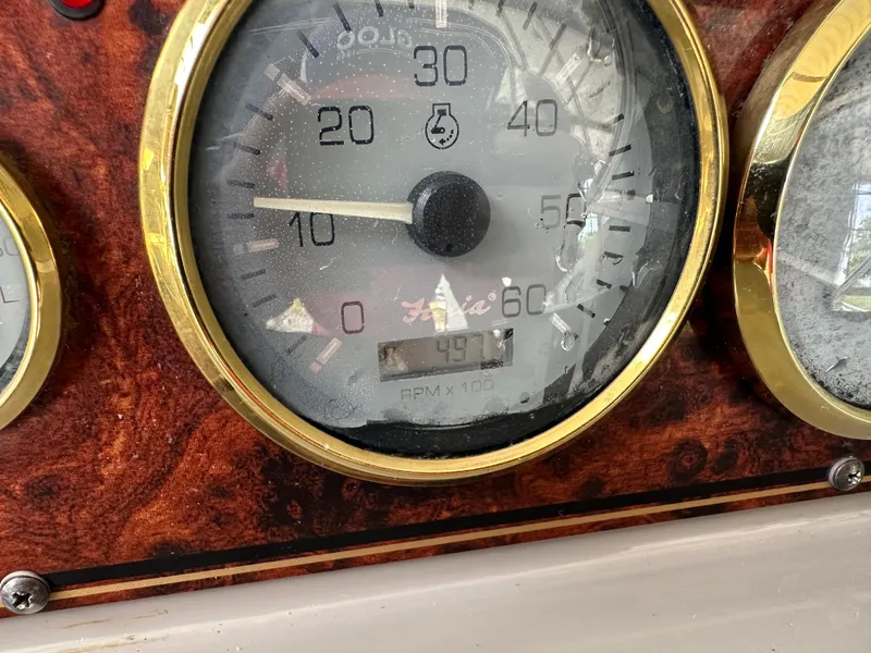 Slide: The Image of Wellcraft 3300 Martinique 2002 - 17