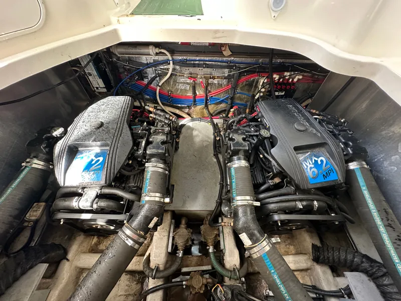 Slide: The Image of Wellcraft 3300 Martinique 2002 - 20