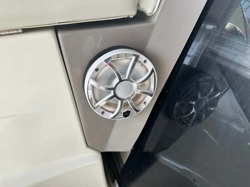 Slide: The Image of Wellcraft 3300 Martinique 2002 - 23