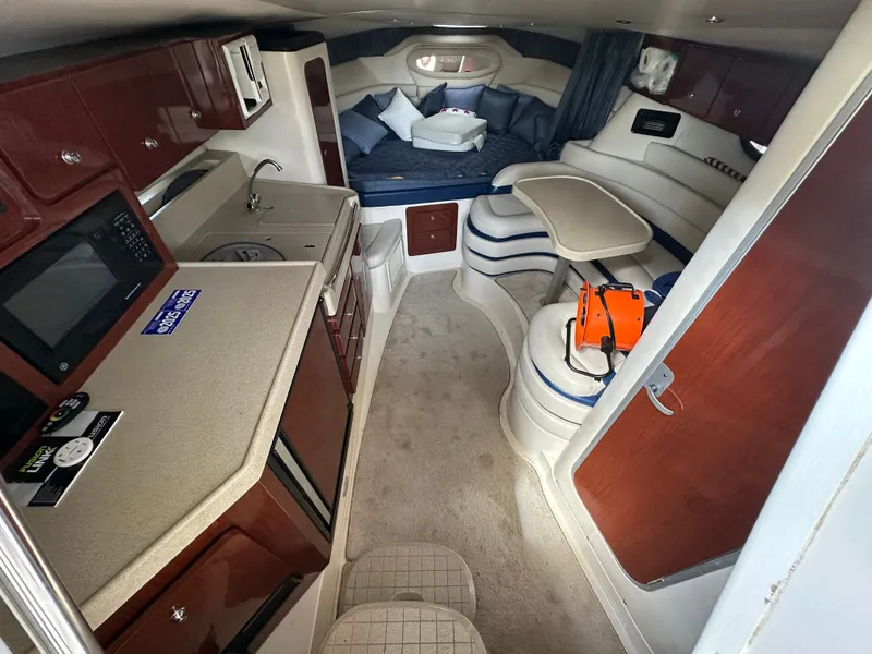 Slide: The Image of Wellcraft 3300 Martinique 2002 - 25