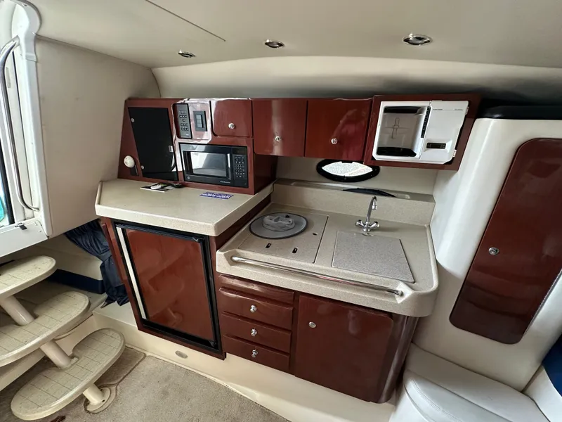 Slide: The Image of Wellcraft 3300 Martinique 2002 - 26