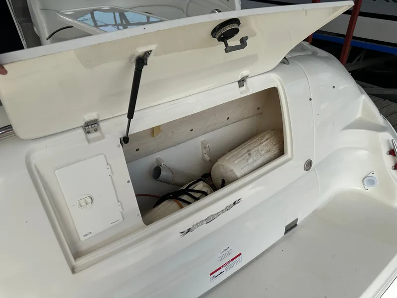 Slide: The Image of Wellcraft 3300 Martinique 2002 - 4