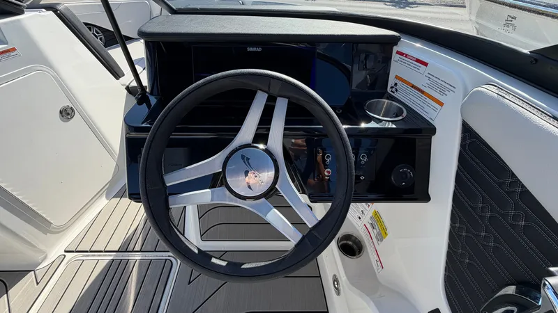 Slide: The Image of Sea Ray SPX 210 Outboard 2026 - 18