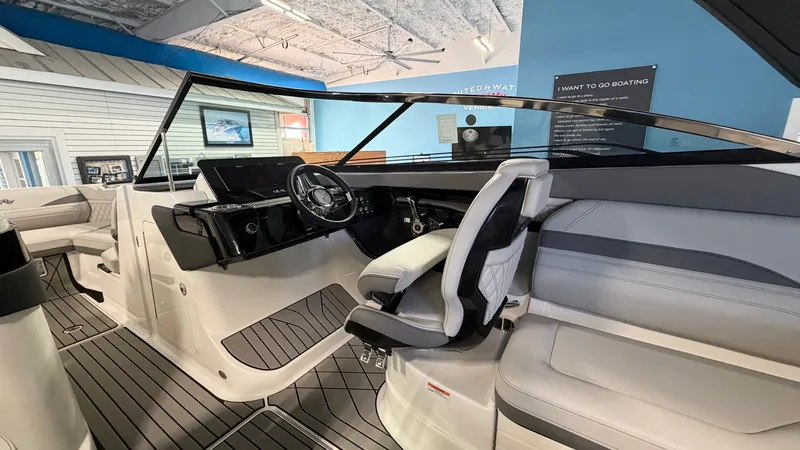 Slide: The Image of Sea Ray SLX 260 Outboard 2026 - 13