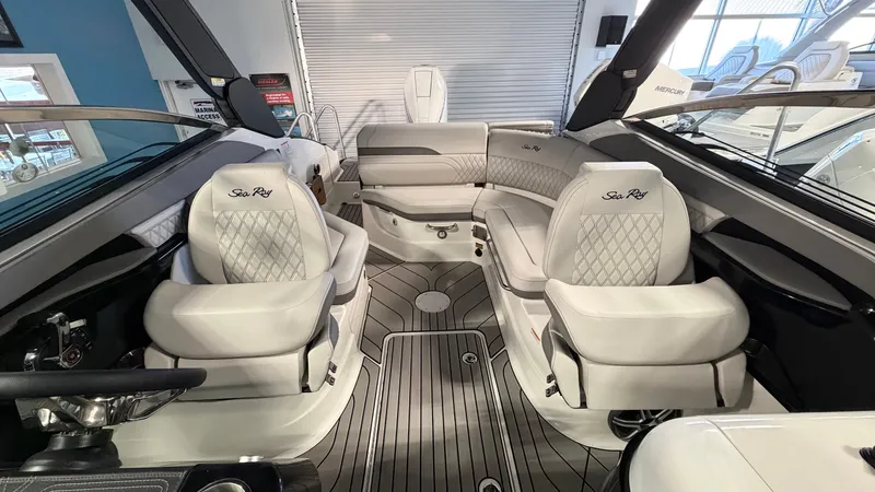 Slide: The Image of Sea Ray SLX 260 Outboard 2026 - 19