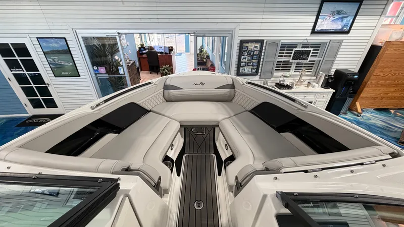 Slide: The Image of Sea Ray SLX 260 Outboard 2026 - 20