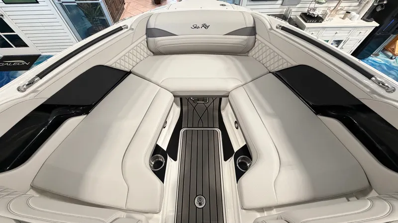 Slide: The Image of Sea Ray SLX 260 Outboard 2026 - 22
