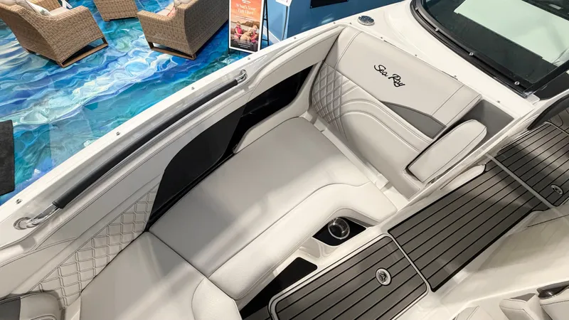 Slide: The Image of Sea Ray SLX 260 Outboard 2026 - 23