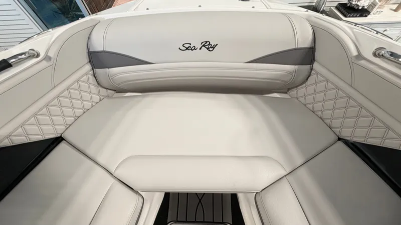 Slide: The Image of Sea Ray SLX 260 Outboard 2026 - 24