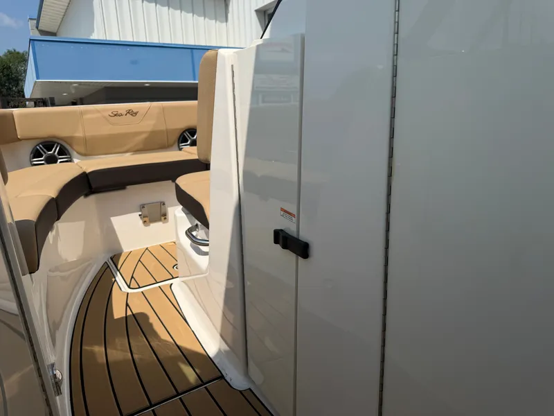 Slide: The Image of Sea Ray SDX 250 Outboard 2026 - 55