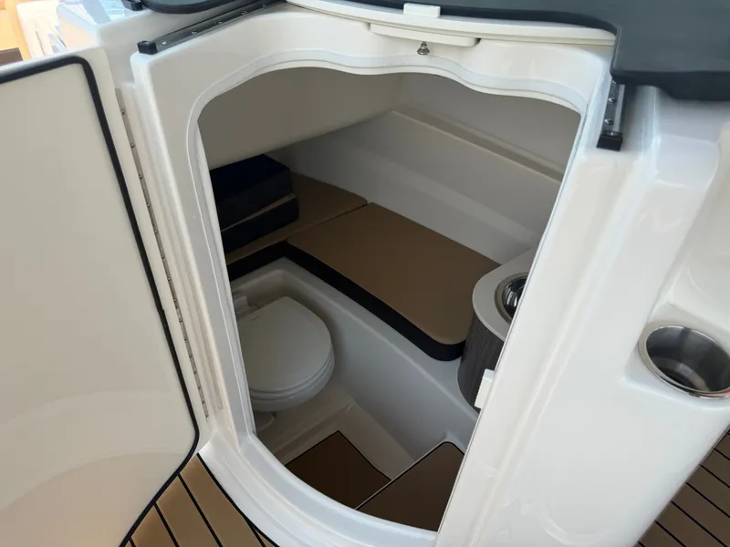 Slide: The Image of Sea Ray SDX 250 Outboard 2026 - 59