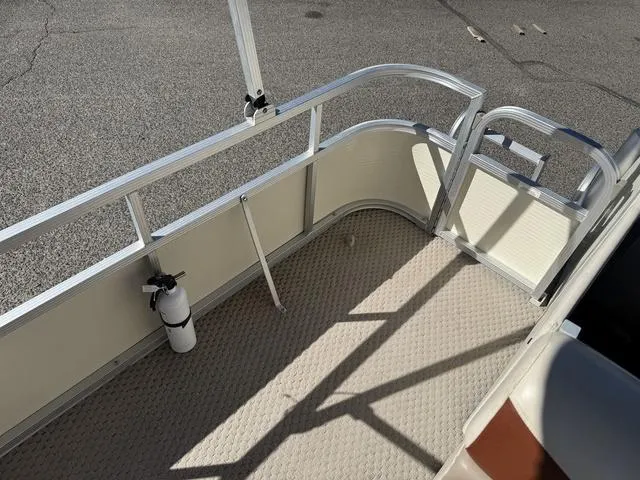 Slide: The Image of 2007 Bennington 2275 GL pontoon deck with fire extinguisher and railing. - 41