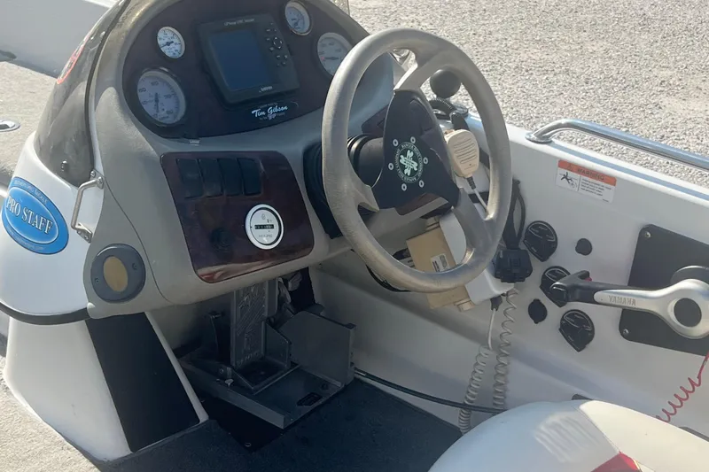 Slide: The Image of 2004 Ranger 618 VS boat dashboard with steering wheel and control panel. - 3