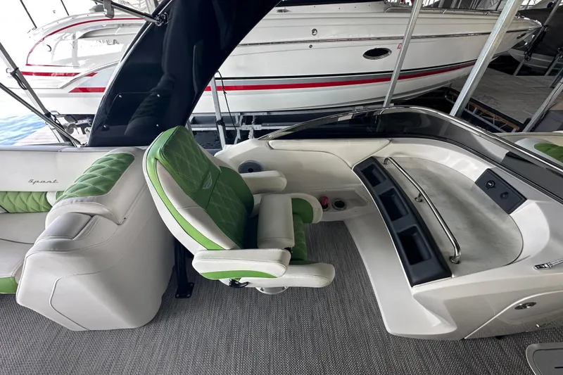 Slide: The Image of 2022 Bennington QX 25 Quad Bench pontoon boat with Yamaha XTO outboard motor. - 21