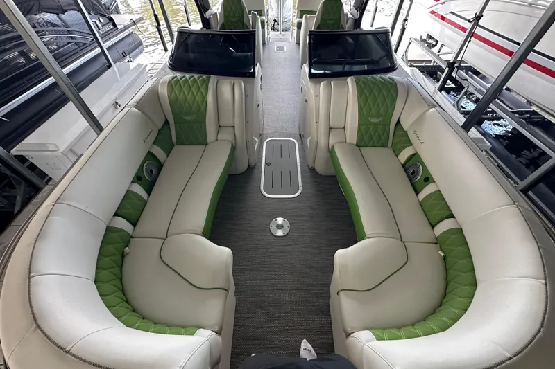 Slide: The Image of Throttle control and safety warnings on a 2022 Bennington QX 25 Quad Bench boat. - 24