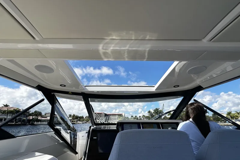 Slide: The Image of Saxdor 400 GTO 2026 - 40