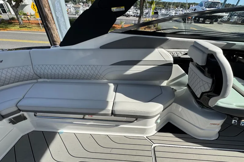 Slide: The Image of Sea Ray SLX 280 Outboard 2026 - 9
