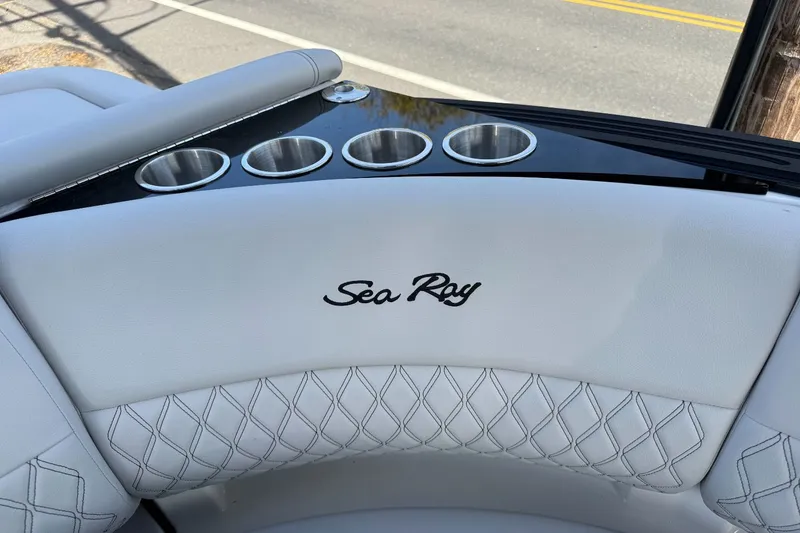 Slide: The Image of Sea Ray SLX 280 Outboard 2026 - 11