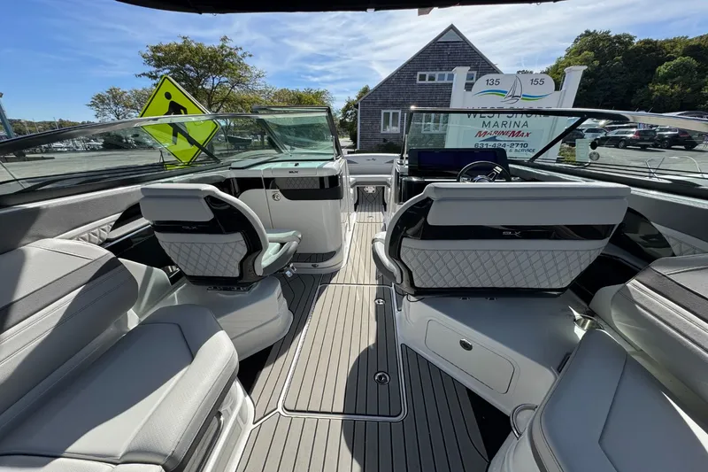 Slide: The Image of Sea Ray SLX 280 Outboard 2026 - 13
